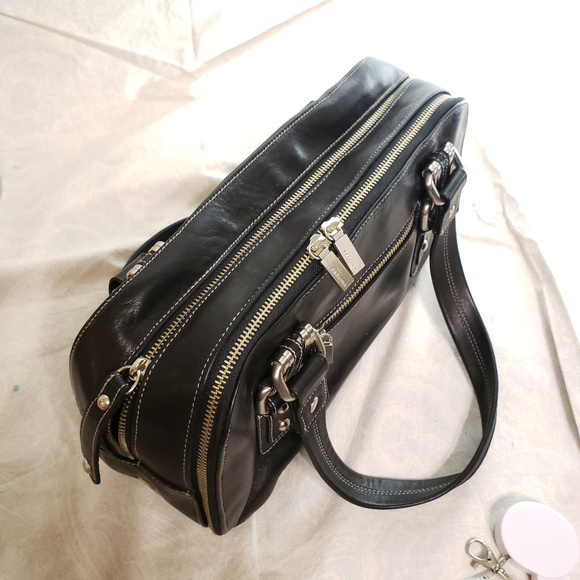 Perlina Soft Leather Shoulder Bag - Picture 6 of 8